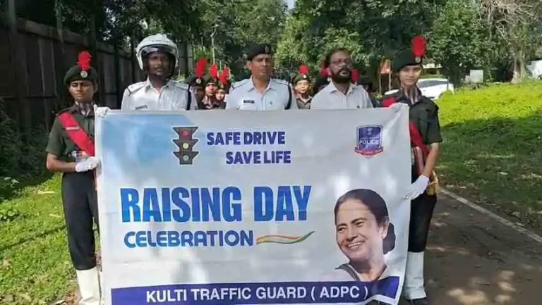 ЁЯЪФ рдХреБрд▓реНрдЯреА рдкреБрд▓рд┐рд╕ рдХреА рдЕрдиреЛрдЦреА рдкрд╣рд▓: рд╣реЗрд▓рдореЗрдЯ рдкрд╣рдирд╛рдУ, рдЬреАрд╡рди рдмрдЪрд╛рдУ рдЕрднрд┐рдпрд╛рди рд╢реБрд░реВ 1 ezgif 70743a1f576bc9