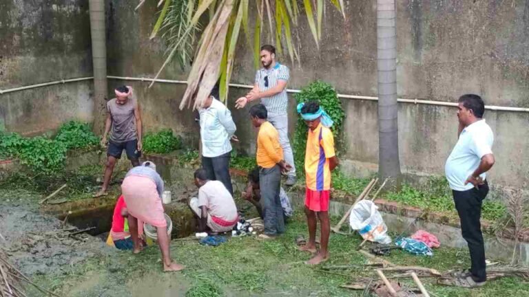 मैथन की 30 इंच मेन पाइप फोड़कर पानी चोरी! पीएचई विभाग की बड़ी कार्रवाई 1 ezgif 7396914d46e752