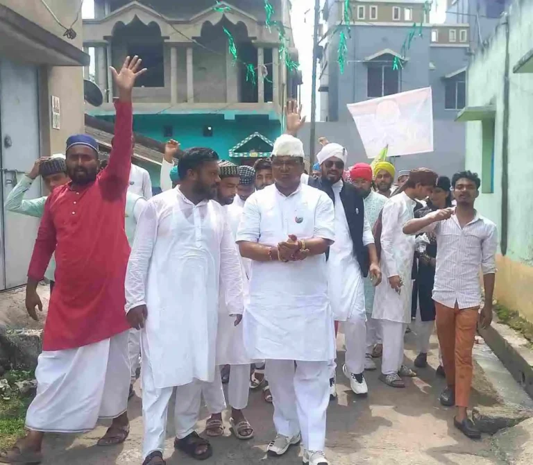 “धर्म के नाम पर राजनीति नहीं” – तरुण रॉय का ईद-मिलादुन्नबी संदेश 1 ezgif 7a91e572d04a1b