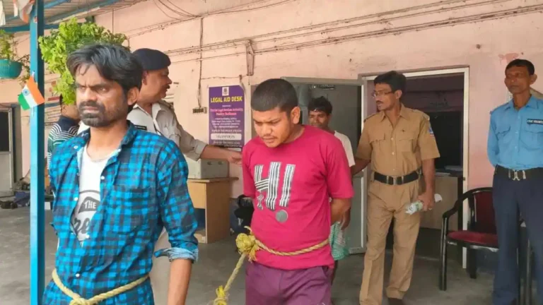 দেন্দুয়ার কাণ্ডে চাঞ্চল্য: তিন গ্রেফতার, আরও অভিযুক্তদের খোঁজে পুলিশ 1 ezgif 830d1a1f599249