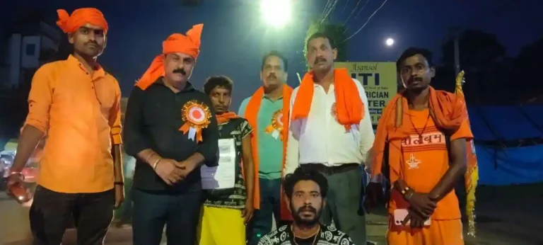 কাটোয়া থেকে কেদারনাথ দণ্ডবৎ যাত্রা, বরাকরে ভি.এইচ.পি-বজরং দলের জাঁকজমক অভ্যর্থনা 1 ezgif 878884dbfb83d3