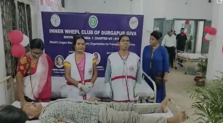 दुर्गापुर रेडक्रॉस के 51वें रक्तदान शिविर में 70 लोगों ने रचा इतिहास 1 ezgif 884350e3bbb689