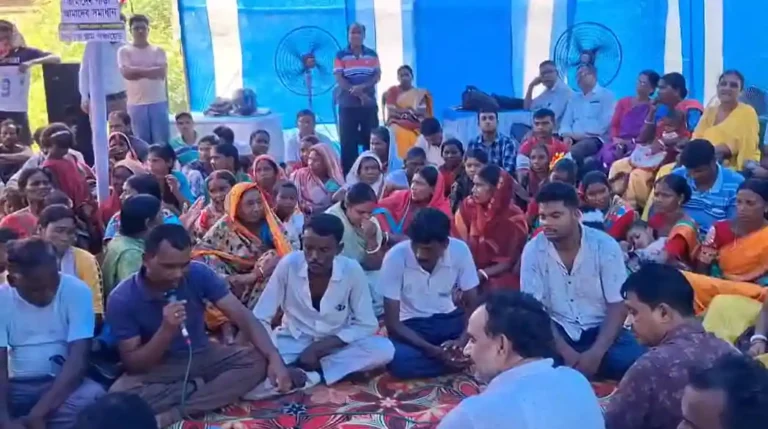 বারাবনিতে ‘আমার পাড়া আমার সমাধান’ শিবিরে রাস্তা-নালা-জলের দাবি তোলপাড় 1 ezgif 8b88013ebc1492