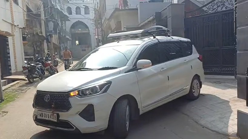बालू तस्करी : कोलकाता, आसनसोल, झाड़ग्राम सहित 7 जगहों पर ED रेड, मिला हवाला लिंक, पढ़ें विस्तार से 3 1 22