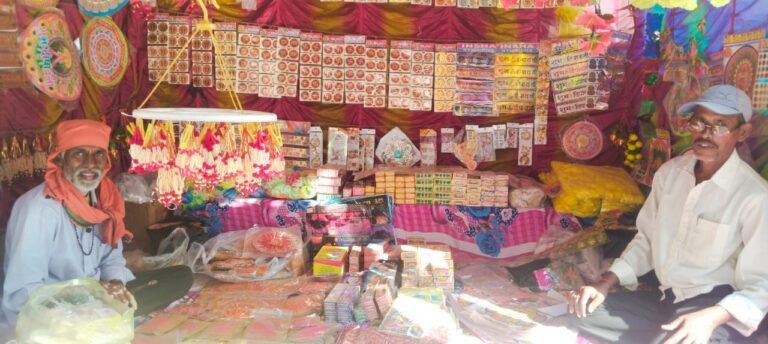 बराकर में दीपावली की धूम: बाजार में मची खरीददारी की होड़, हर ओर रौनक ही रौनक 1 117050c7 b1de 486e ab7d 1405629d0bdc