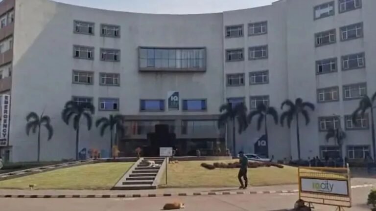 đĨāĻĻā§āϰā§āĻāĻžāĻĒā§āϰ āĻŽā§āĻĄāĻŋāĻā§āϞ āĻāĻžāϤā§āϰā§āϰ āĻāĻŖāϧāϰā§āώāĻŖ āĻŽāĻžāĻŽāϞāĻž: āϤāĻŋāύ āĻ
āĻāĻŋāϝā§āĻā§āϤ āĻā§āϰā§āĻĢāϤāĻžāϰ, āĻĻā§āĻ āĻĒāϞāĻžāϤāĻ! âāϝā§āĻā§ āĻŽāĻĄā§āϞâ āĻĻāĻžāĻŦāĻŋ āĻļā§āĻā§āύā§āĻĻā§āϰ â āϤā§āĻŦā§āϰ āϰāĻžāĻāύā§āϤāĻŋāϰ āĻāĻĄāĻŧ āĻĒāĻļā§āĻāĻŋāĻŽāĻŦāĻā§āĻā§đĨ 1 2 11