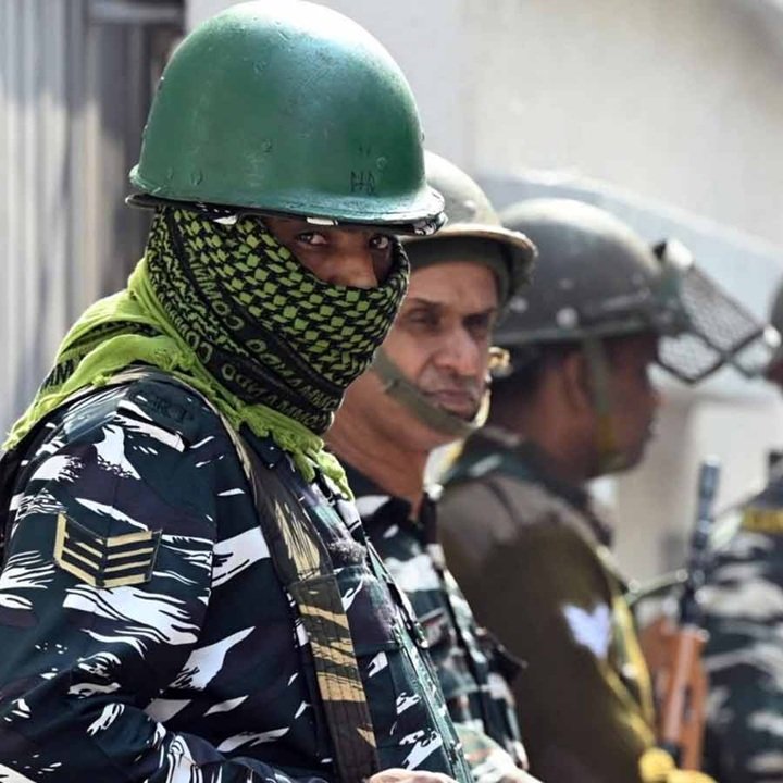 बालू तस्करी : कोलकाता, आसनसोल, झाड़ग्राम सहित 7 जगहों पर ED रेड, मिला हवाला लिंक, पढ़ें विस्तार से 2 2 20