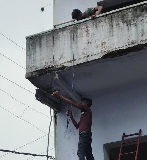 बराकर आदर्श फ्री प्राइमरी स्कूल हादसे के मुहाने पर! सांसद शत्रुघ्न सिन्हा के सचिव ने लिया संज्ञान 1 745e02c2 3bce 418f 8e71 3ecb3cc7a0e5