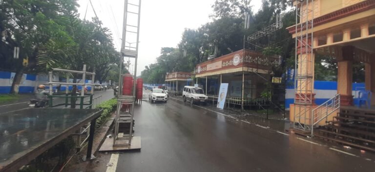 ЁЯМзя╕П рдмрд╛рд░рд┐рд╢ рдХреЗ рдмреАрдЪ рднреА рджреБрд░реНрдЧрд╛ рдкреВрдЬрд╛ рдХрд╛ рдЬреЛрд╢ рдмрд░рдХрд░рд╛рд░, рджреБрд░реНрдЧрд╛рдкреБрд░ рдХрд╛рд░реНрдирд┐рд╡рд▓ рдХреА рддреИрдпрд╛рд░рд┐рдпрд╛рдБ рдкреВрд░реА 1 76298eb9 57b7 4060 8613 92949280a995