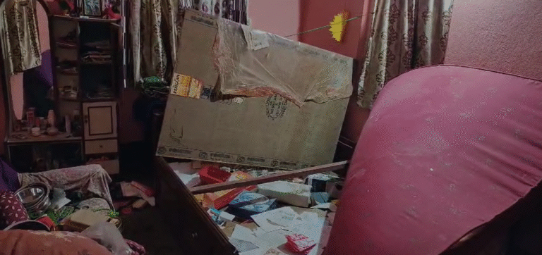 ЁЯФе рджреБрд░реНрдЧрд╛ рдкреВрдЬрд╛ рдореЗрдВ рдЪреЛрд░реЛрдВ рдХрд╛ рдЖрддрдВрдХ тАФ рд░реВрдкрдирд╛рд░рд╛рдпрдгрдкреБрд░ рдореЗрдВ рд╢рд┐рдХреНрд╖рдХ рдХрд╛ рдШрд░ рдЦрдВрдЧрд╛рд▓рд╛! 1 Screenshot 2025 10 06 144424