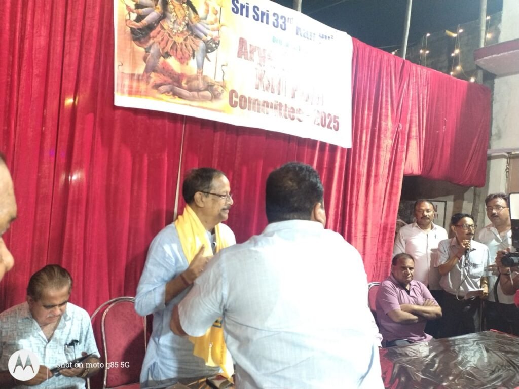 आर्य संघ की काली पूजा में दिखी एकता-भाईचारा, मंत्री ने किया उद्घाटन 4 WhatsApp Image 2025 10 19 at 9.49.07 PM