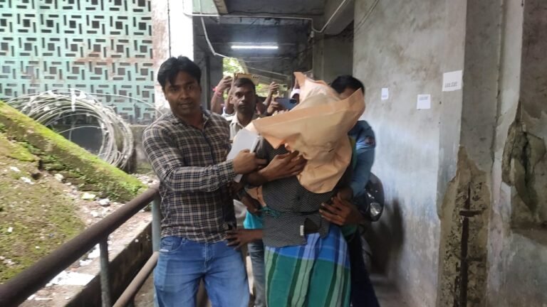 🔥 দুর্গাপুর মেডিকেল ছাত্রীর গণধর্ষণ: ৩ গ্রেফতার, ড্রোন সার্চ চলছে 1 cc2b14da cb39 4e6e afb3 c0f0c6100db5
