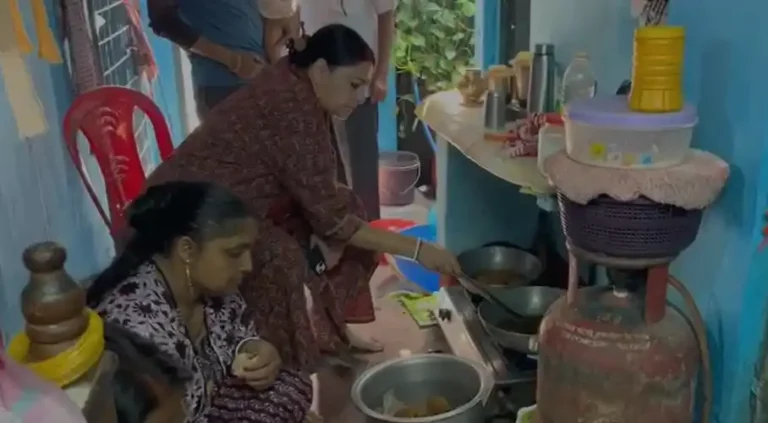 छठ गीतों की धुन पर ठेकुआ बनाती दिखीं विधायक अग्निमित्रा पाल, भावनाओं ने जीता दिल 1 ezgif 1562157f282175