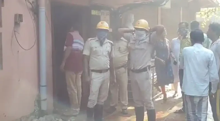 भीरिंगी में बीएसएनएल कार्यालय में लगी आग, शॉर्ट सर्किट से मचा हड़कंप! 1 ezgif 2bdbcbf8e58c6a