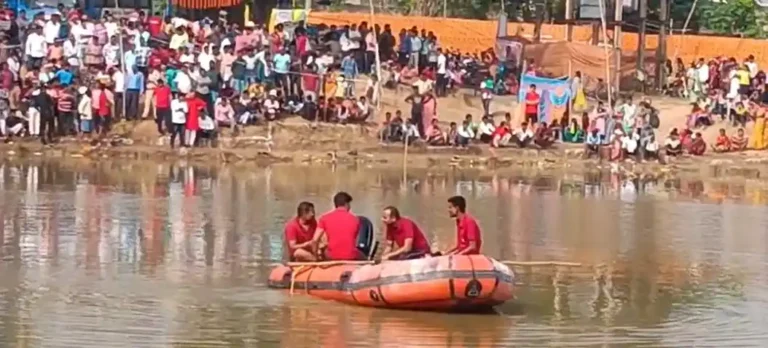 छठ पूजा में दर्दनाक हादसा: तालाब पार करते समय 52 वर्षीय श्रद्धालु की डूबने से मौत 1 ezgif 42499b8fca3c1f
