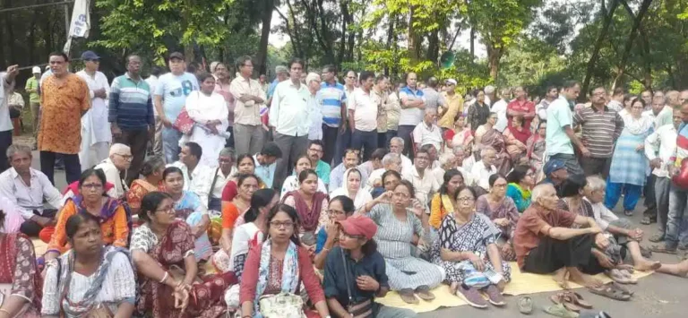 ЁЯШб тАЬрд╣рдо рдХрд╣рд╛рдВ рдЬрд╛рдПрдВ?тАЭ тАФ DSP рдХреЗ рдлрд░рдорд╛рди рдкрд░ рд╕реЗрд╡рд╛рдирд┐рд╡реГрддреНрдд рдХрд░реНрдордЪрд╛рд░рд┐рдпреЛрдВ рдХрд╛ рджрд░реНрдж рдЫрд▓рдХрд╛ 1 ezgif 4cb81b5703972e