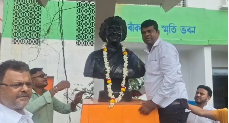 आसनसोल में इंदिरा गांधी की पुण्यतिथि पर भावुक हुई कांग्रेस—कार्यकर्ताओं ने दी श्रद्धांजलि 1 ezgif 5eff9e4e2768e6