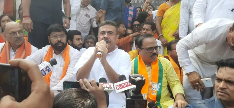 ⚖️ भाजपा का पांच दिवसीय धरना शुरू, ममता सरकार पर घिरे शुभेन्दु अधिकारी 1 ezgif 82625cc8e80fb9