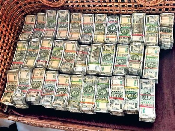 दो दिनों तक चली ED की रेड खत्म : कोयला सिंडिकेट के ठिकानों से ₹14 करोड़ जब्त 2 8 9