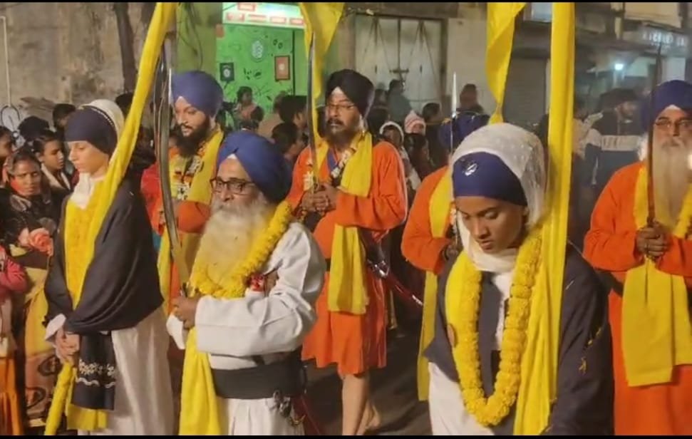 রানিগঞ্জে মানবতার উৎসব! গুরু তেগ বাহাদুর জীর শহীদ দিবসে লাখো মানুষের সমাগম 2 803819d9 9219 4c46 b645 52e6e76d7385