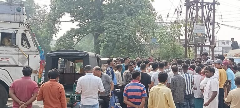 “জল চাই, জীবন চাই” — রাণীতালাবে তীব্র আন্দোলন, অবশেষে পুলিশের হস্তক্ষেপে অবরোধ প্রত্যাহার 1 9450bd4d 2894 4ec9 87d9 94fd92e2a4a4