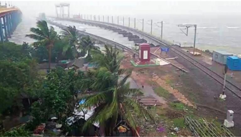 चक्रवात दितवाह ने श्रीलंका में मचाई भारी तबाही, 123 लोगों की मौत, भारत में भी असर शुरू 1 IMG 20251129 131901