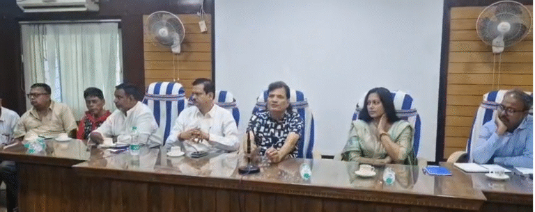 ‘आमादेर पाड़ा-आमादेर समाधान’: आसनसोल में मेयर ने ठेकेदारों को दी सख्त चेतावनी! 1 Screenshot 2025 11 06 174621