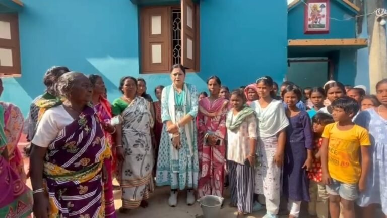 विधायक अग्निमित्रा पाल का चलबलपुर दौरा, राज्य सरकार पर लगाए आरोप, मेयर विधान का पलटवार 1 WhatsApp Image 2025 11 27 at 15.06.12