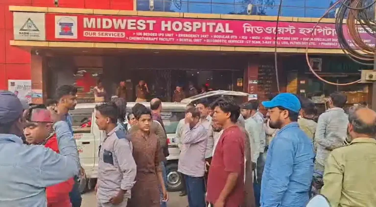 आसनसोल में नवजात की मौत से हंगामा, परिजनों का आरोप—“अस्पताल की लापरवाही ने छीन ली जान” 1 ezgif 27863bc3a57913fe