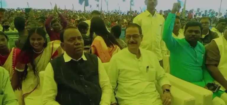 आसनसोल में बाउरी समाज को बड़ी सौगात — मरीचकोटा में भव्य क्लब भवन का उद्घाटन 1 ezgif 2fd949ac7dd97aac