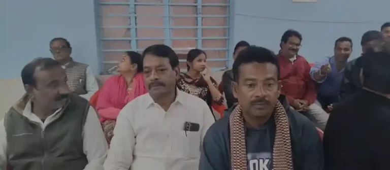 নিয়ামতপুরে গুরুত্বপূর্ণ বৈঠক! SIR প্রক্রিয়া নিয়ে কড়া বার্তা মন্ত্রী প্রদীপ মজুমদারের 1 ezgif 4a40bd26f267ebc2