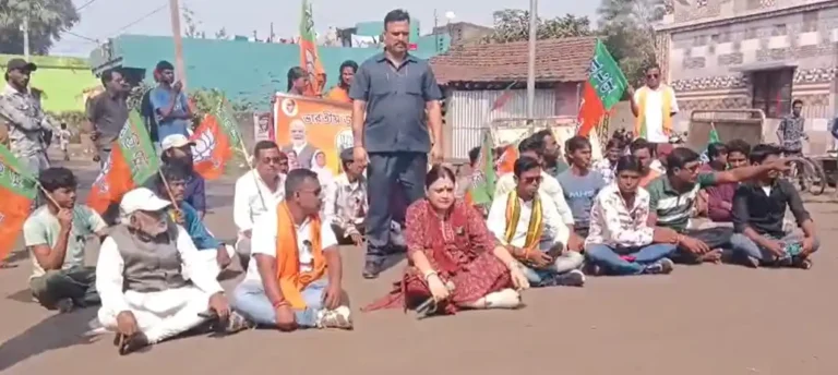 “जनता त्रस्त, सरकार मस्त” — अग्निमित्रा पाल का प्रशासन पर तगड़ा हमला! 1 ezgif 54e8d9005964d3b6