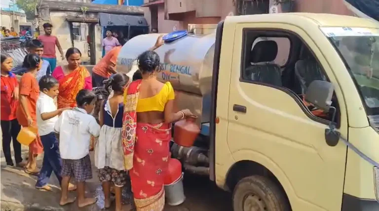 आंखों के सामने टंकी, फिर भी सूखी टोंटी! विजय नगर में फूटा जल संकट 1 ezgif 78642941a646b276