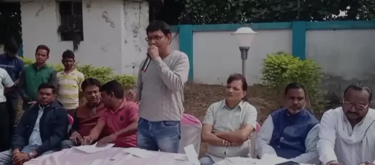 জল-সংকটে জর্জরিত গ্রামবাসীর স্বস্তি—মেয়র রাখলেন নতুন জলের লাইনের ভিত্তিপ্রস্তর 1 ezgif 7fcaed8b17839c91