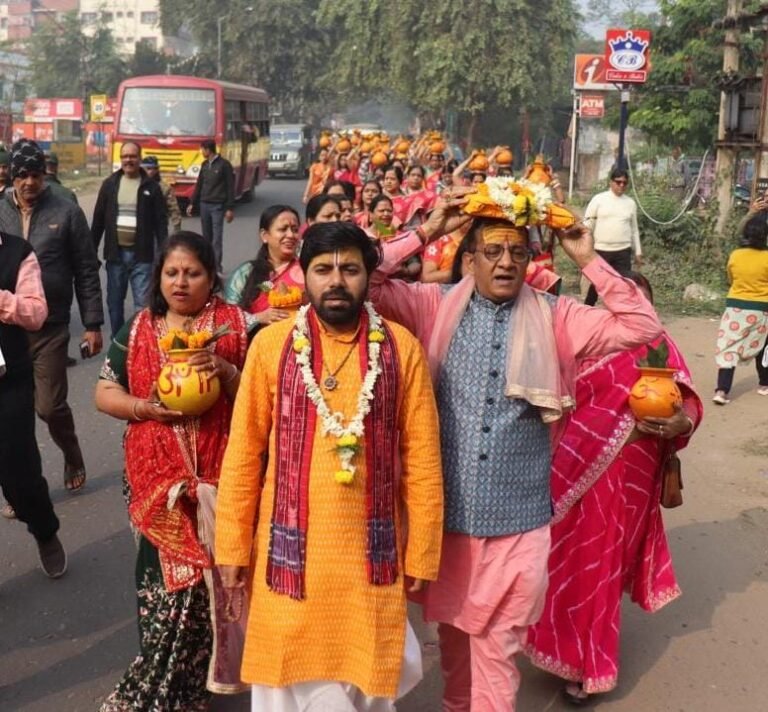 कुल्टी में 9 दिवसीय श्रीराम कथा का भव्य शुभारंभ, 151 महिलाओं की कलश यात्रा 1 9f48e49b 0e5f 4400 8640 60b739d0431e