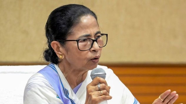 'केवल BJP के इशारे पर काम कर रहा EC'; केंद्र पर बरसीं सीएम CM ममता 1 MAMTA BANERJEE