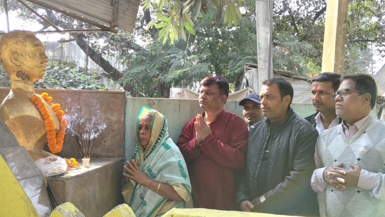 কলমের যোদ্ধাকে নীরব প্রণাম: সাংবাদিক সমাজের আবেগঘন মুহূর্ত 1 be5cb910 d8f6 46b3 93d3 14ab755a68e7