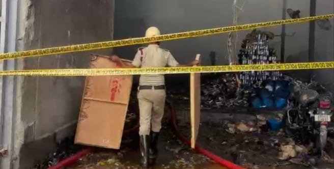 আনন্দপুর গুদাম অগ্নিকাণ্ডে মৃতের সংখ্যা বেড়ে ১১, ডেকোরেটরস গুদামের মালিক গ্রেপ্তার 1 1596d41e 4a4b 4d78 b8f6 1431aadcdde2