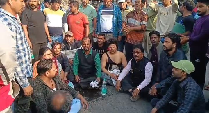 आसनसोल ओल्ड स्टेशन हाईस्कूल में हिंसा, तृणमूल-भाजपा आमने-सामने 1 cdd0d510 67a2 4c51 9eb7 7026077464c8