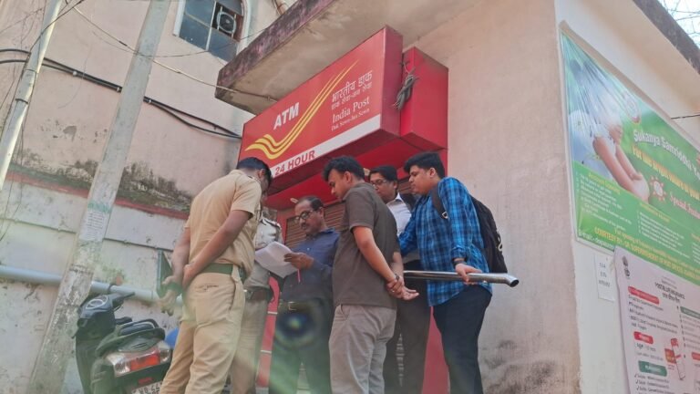 আরডিএক্স হামলার হুমকিতে কাঁপল আসানসোল হেড পোস্ট অফিস, খালি করা হল পুরো চত্বর 1 50573234 eaa8 4793 8b33 ca5f5c8298b1