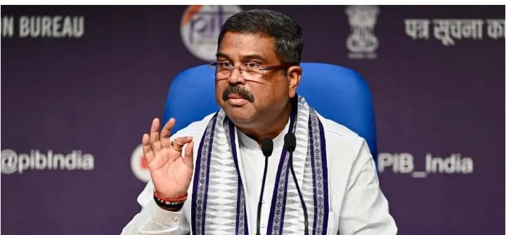 বাংলায় সবচেয়ে বেশি শিক্ষকহীন স্কুল! কেন্দ্রীয় শিক্ষামন্ত্রীর বিস্ফোরক দাবি 1 81cd7731 f080 4e04 988f 95b1f51258ab