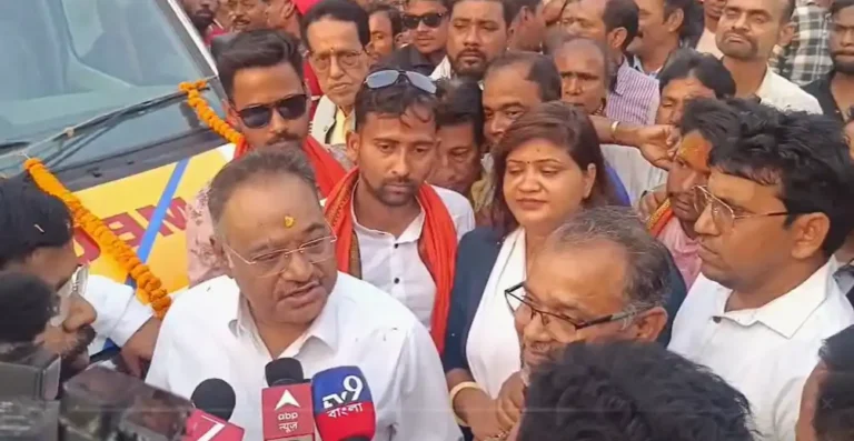 দুর্গাপুরে আশাকিরণ এনজিওর নতুন অ্যাম্বুলেন্স পরিষেবা চালু, উদ্বোধনে সমীক ভট্টাচার্য 1 ezgif 358420b369d91074