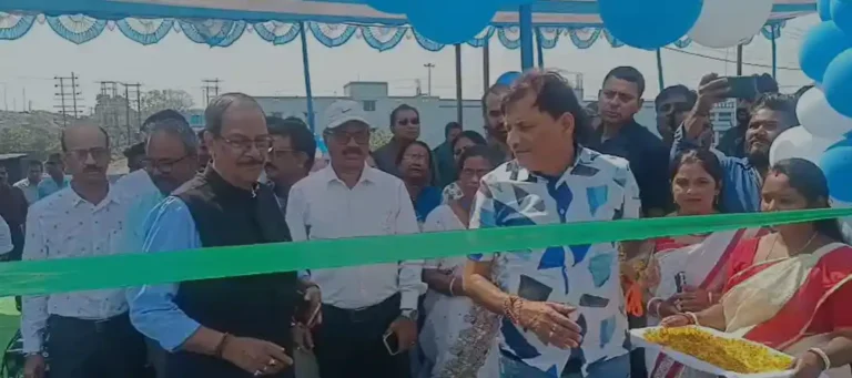 आसनसोल में कुत्तों के लिए खुला हाईटेक वेटरनरी सेंटर, मंत्री मलय घटक ने किया उद्घाटन 1 ezgif 5f38cd0f58043266