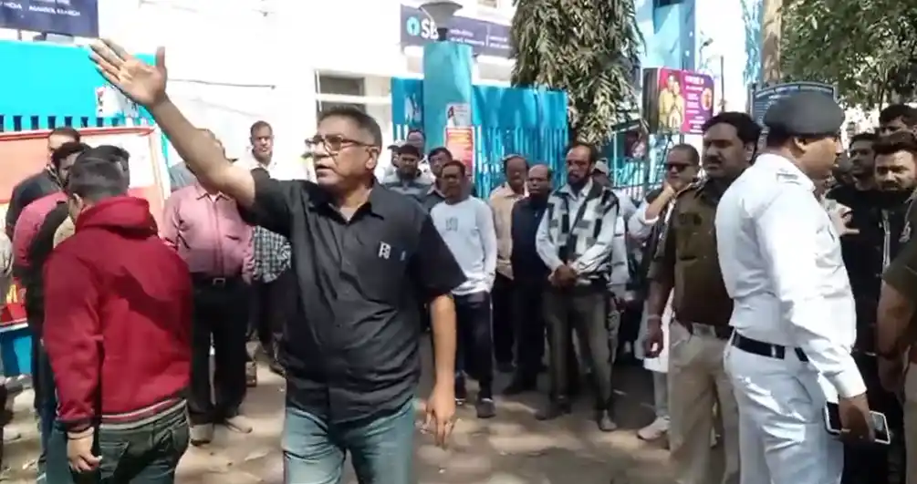 ezgif 660932dcd054770f