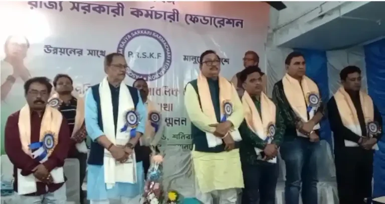 आसनसोल में सरकारी कर्मचारियों का बड़ा सम्मेलन, मंत्री मलय घटक ने दिया समाधान का भरोसा 1 ezgif 753e6233529cddde