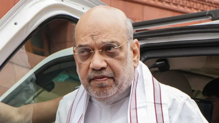 कोलकाता में 55 मिनट तक आसमान में चक्कर लगाता रहा अमित शाह का विमान, फिर हुई सुरक्षित लैंडिंग! 1 amit shah