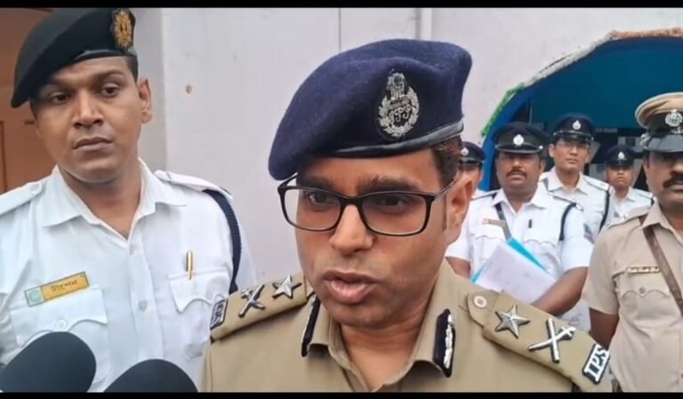 ভোটের আগে কড়া নজরদারি! কুলটি থানায় হঠাৎ পুলিশ কমিশনারের পরিদর্শন 1 d5203e73 695e 413b b738 bff29133df33