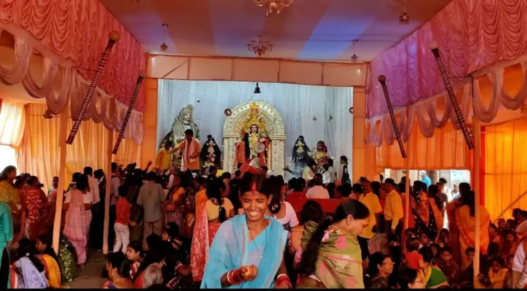 कुल्टी में अन्नपूर्णा पूजा का भव्य आयोजन! 60वें वर्ष में उमड़ा आस्था का सैलाब 1 ezgif 284177ad5a63cfc0