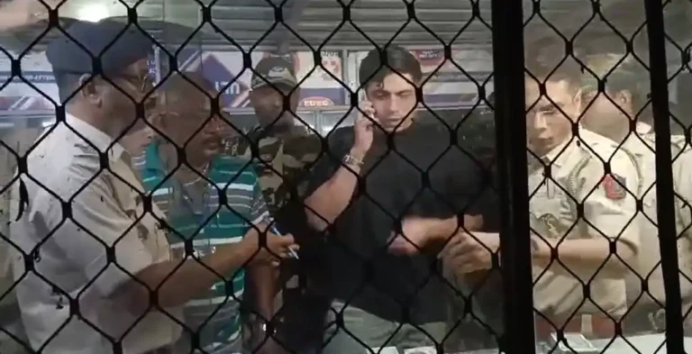 আসানসোলে নাকা চেকিংয়ে চমক! উদ্ধার বিদেশি মুদ্রা ও লক্ষাধিক টাকা 1 ezgif 40941dd2f8d7f37b