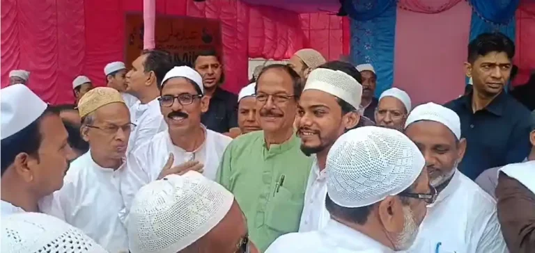 আসানসোলে ঈদের আনন্দ! ঈদগাহ হাই স্কুলে নামাজ, হাজির মন্ত্রী মলয় ঘটক 1 ezgif 5cc96f68cbef0796